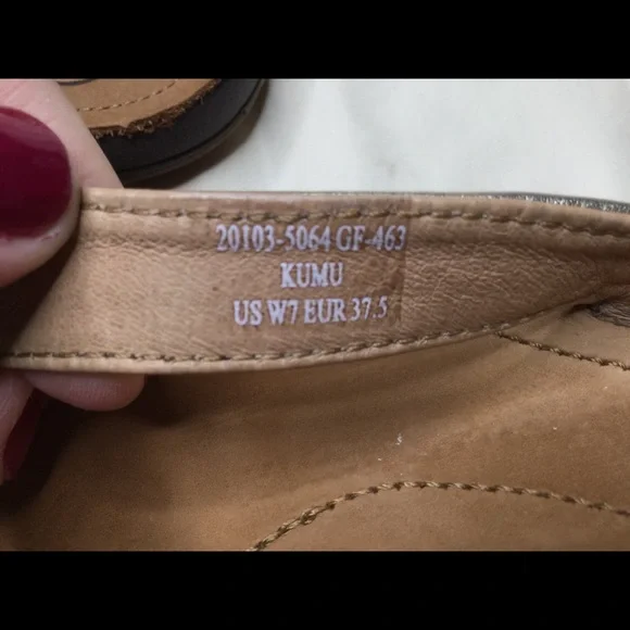 OluKai Kumu Gold Flip Flop Sandals - 7 - Picture 5 of 8